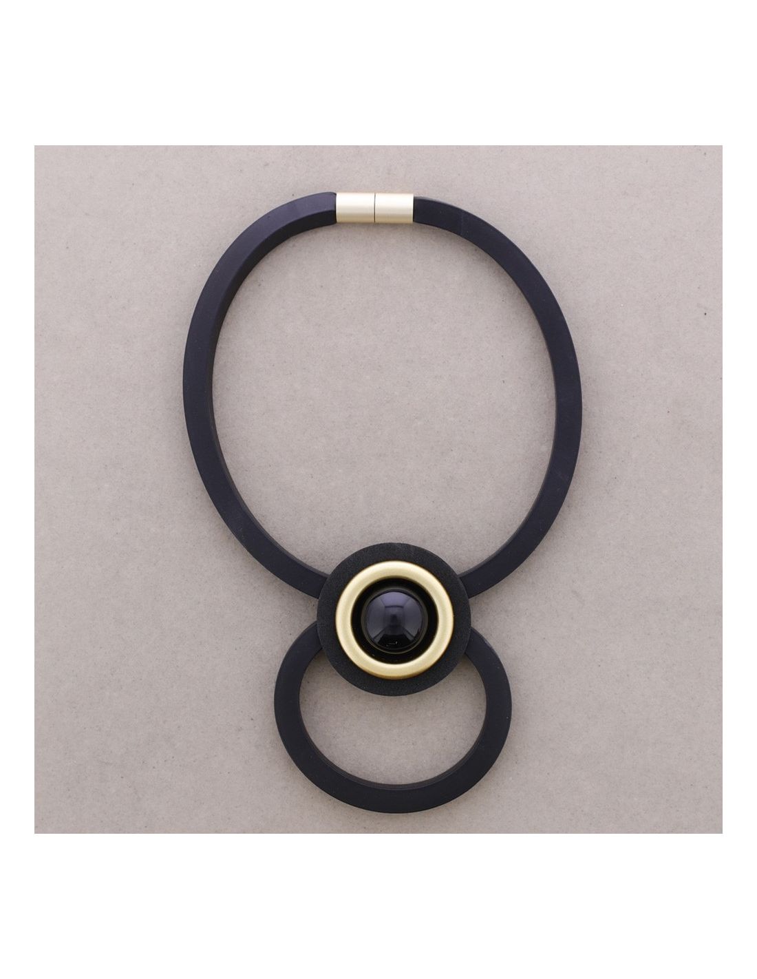 BLACK RUBBER PENDANT CHOKER