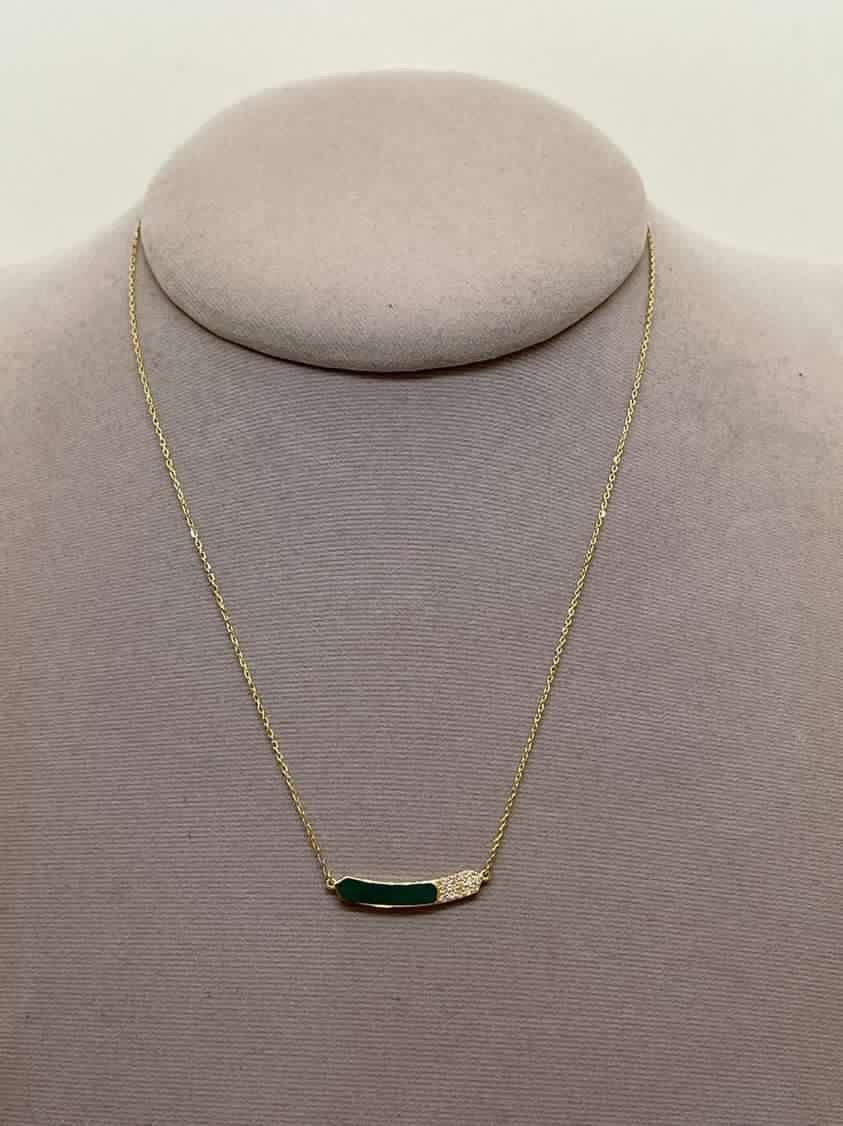 Green Pendant Gold Necklace with 15 Diamonds