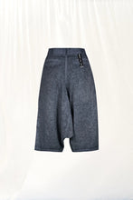 Load image into Gallery viewer, Black Pleated Linen Trousers
