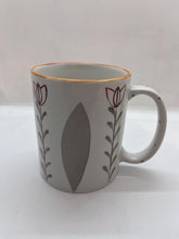 Load image into Gallery viewer, Traditional Tulip Mug
