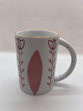 Load image into Gallery viewer, Traditional Tulip Mug
