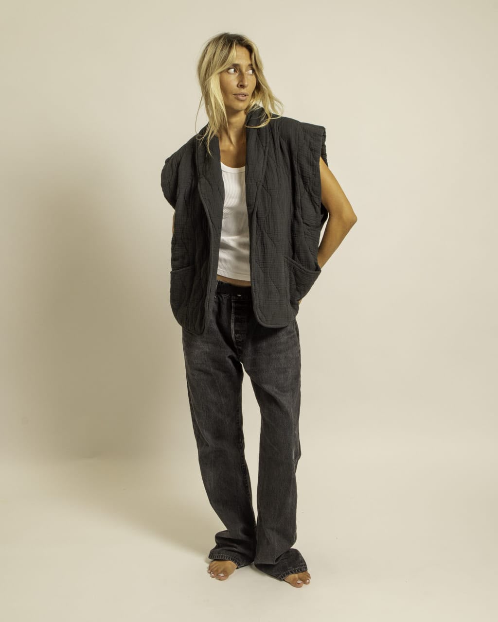Anthracite textured vest